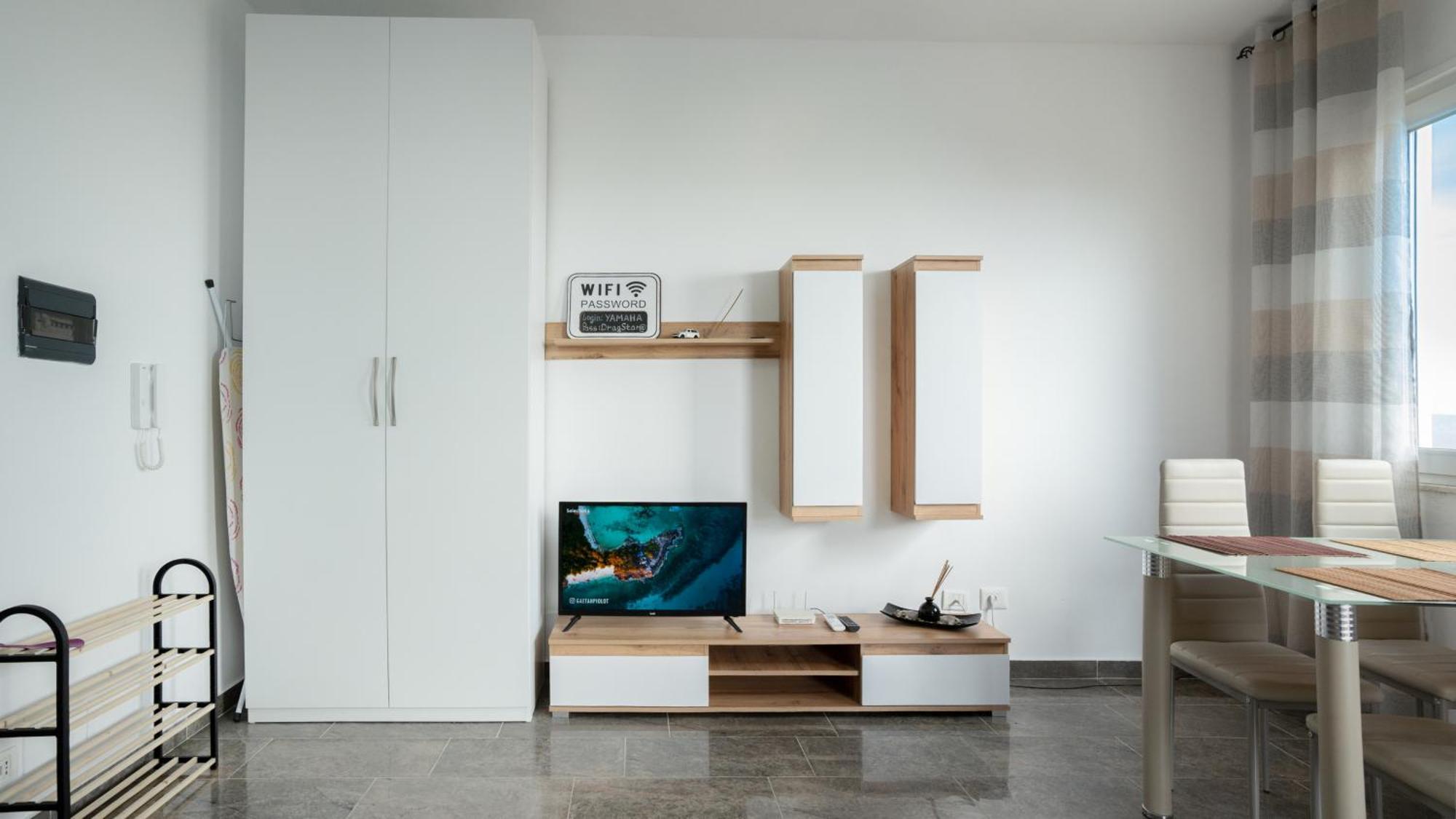 Apartament Sea View ดูร์เรส ภายนอก รูปภาพ